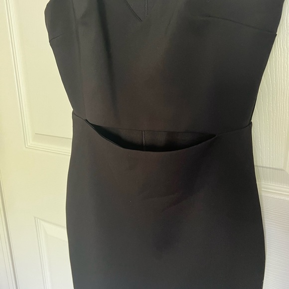 BOUTIQUE CUTOUT DRESS - Picture 2 of 6